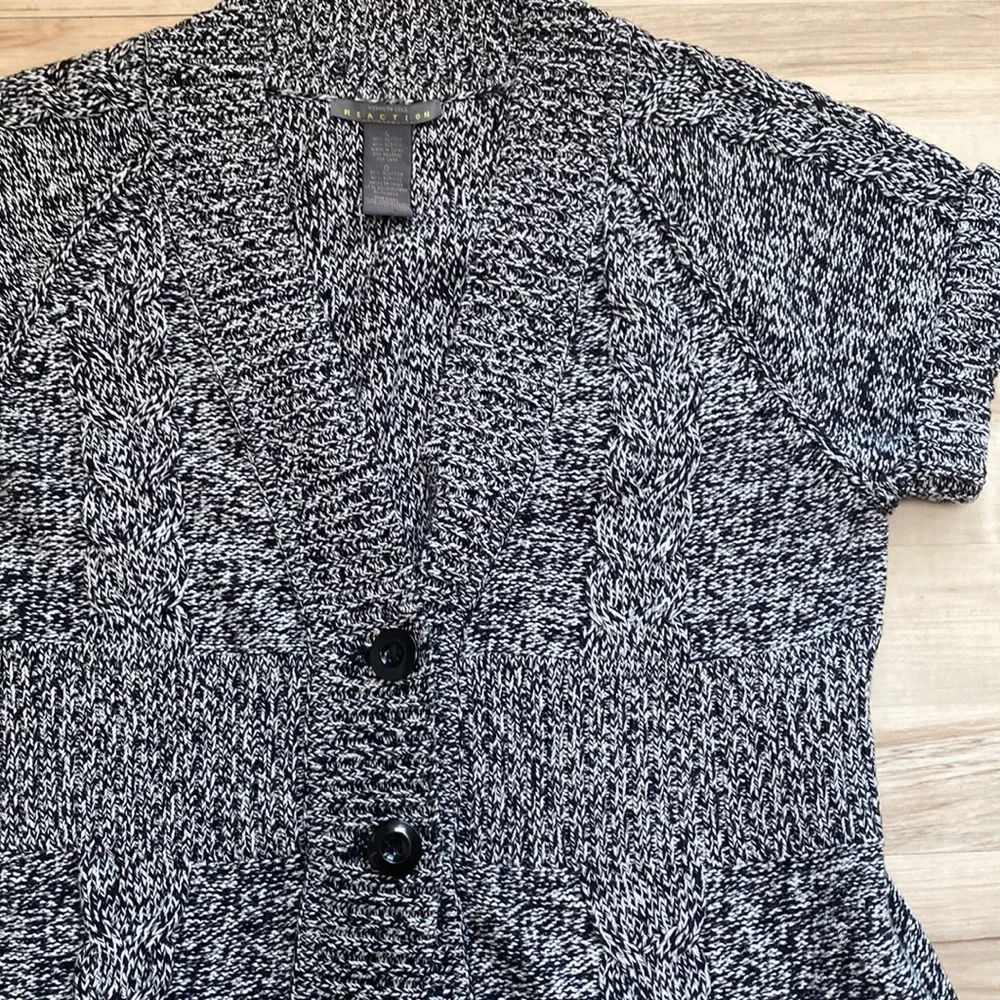 Kenneth Cole Reaction Womens L Short Sleeve Cardigan. Black and White Knit. - Picture 8 of 9
